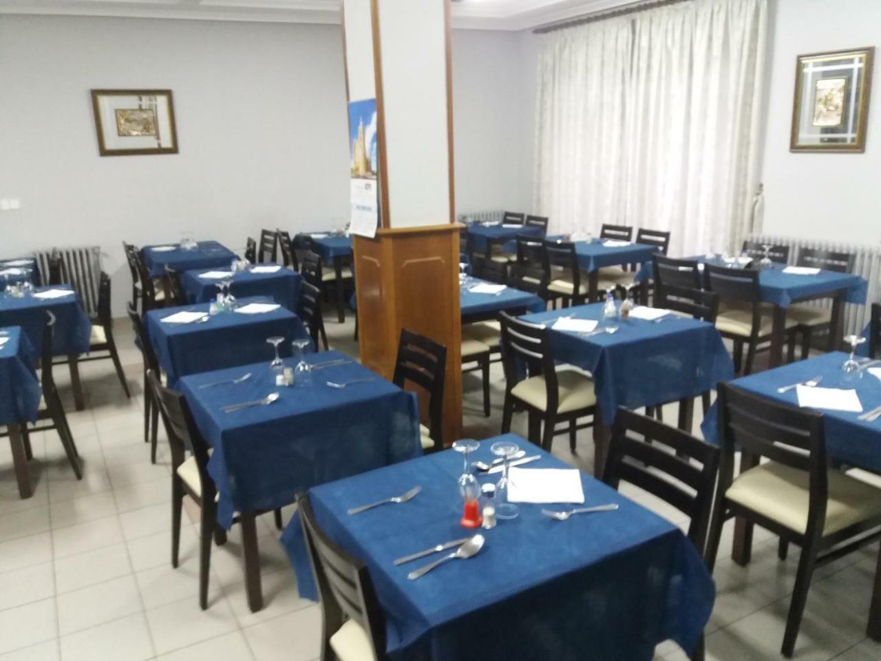 Hostal Residencia Delfin Асторга Экстерьер фото